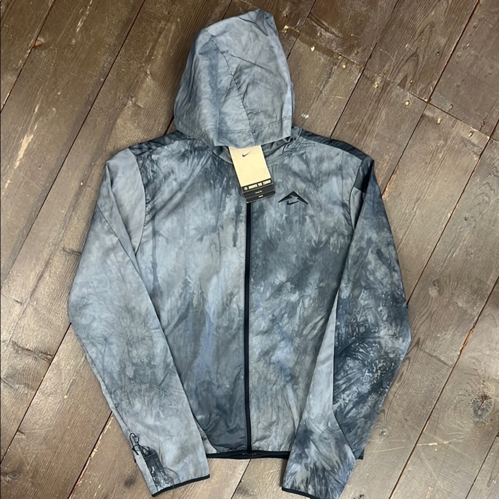 Nike Gray Windbreaker Jacket with Hood. Size XS. NWT